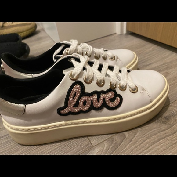 Beautiful sneakers - Picture 3 of 4